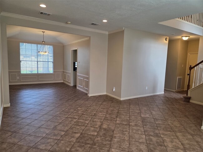 Photo - 231 Needleleaf Ln
