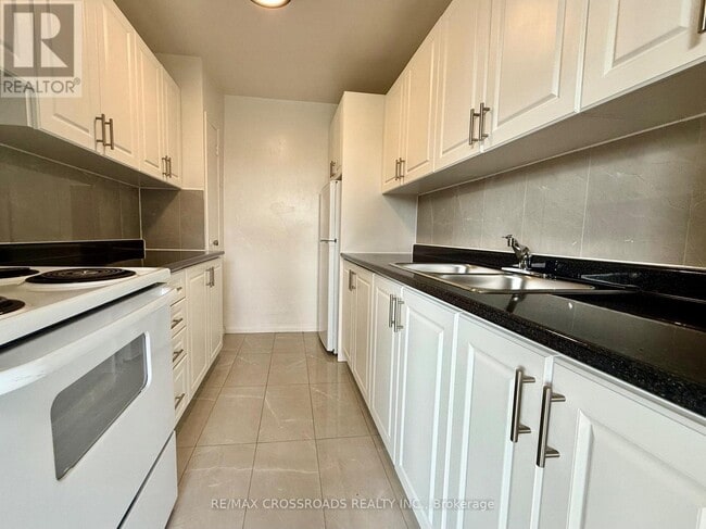 Photo - 363 Lakeshore Rd E Unité 208