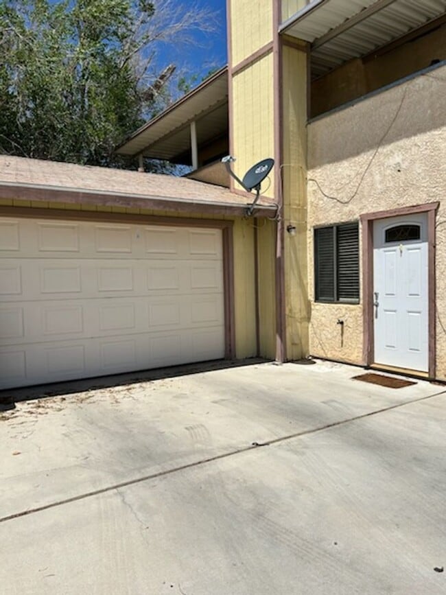 Photo - 912 W Graaf Ave Apartment Unit B