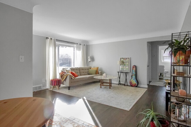 Living Room - 24330 Manistee St