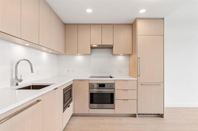 Photo - 13675-1107A 107A Ave Unit 1001