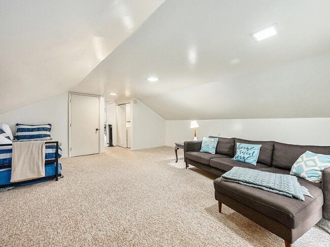 Photo - 247 W Franklin St
