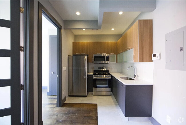 Building Photo - 123-127 Boerum St Rental