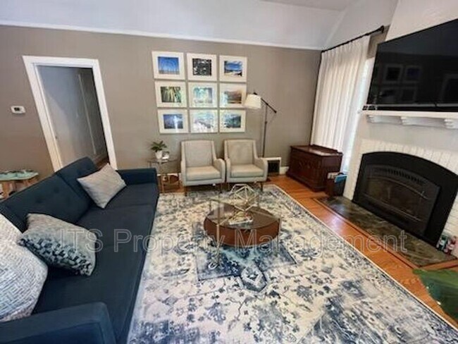 Photo - 937 Sonoma Way