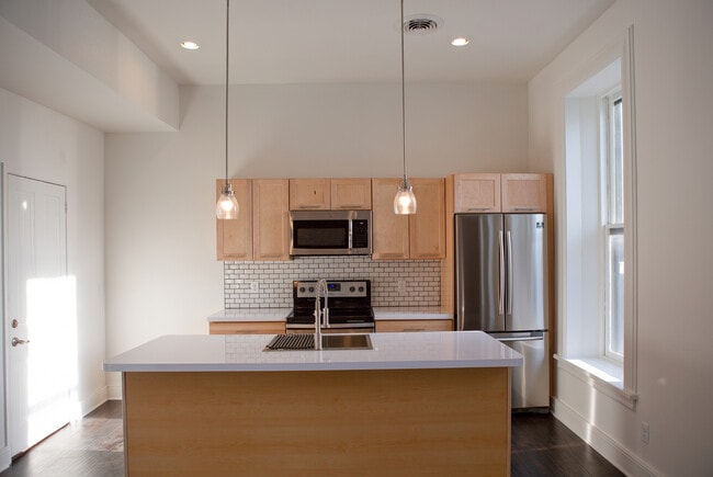 Photo - 923 N 3rd St