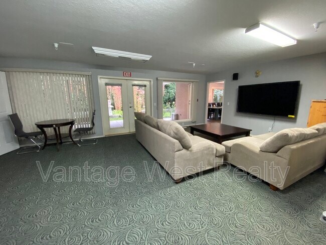 Photo - 453-453 Morrison Ave