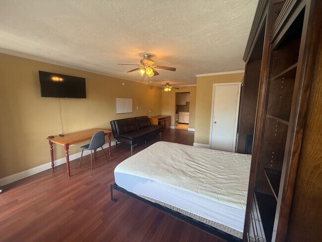 Photo - 405 Dunwoody St Unit 13