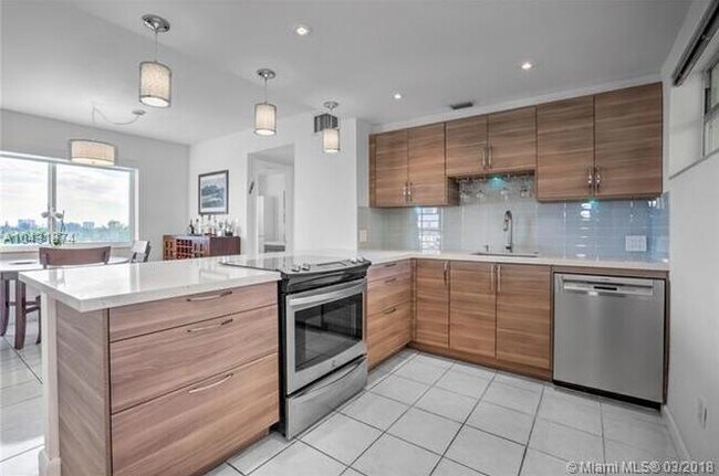 Photo - 8001 Crespi Blvd