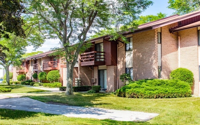 N76-W14675 Market Dr Unit 2