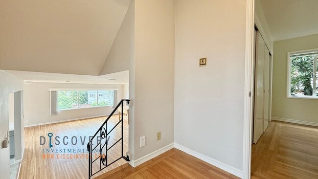 Photo - 4 Bedroom Mid-Century Oakmore Home With Views of Bay
