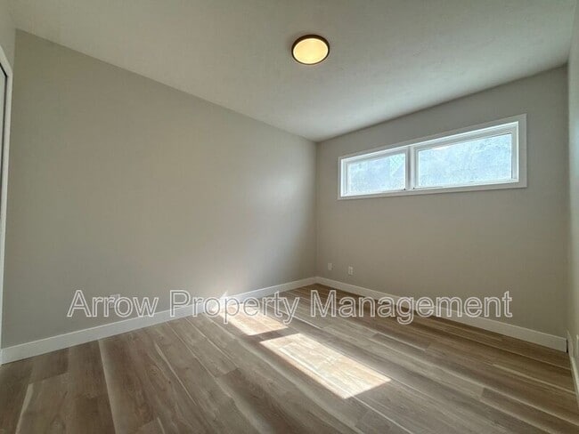 Photo - 905 5th St