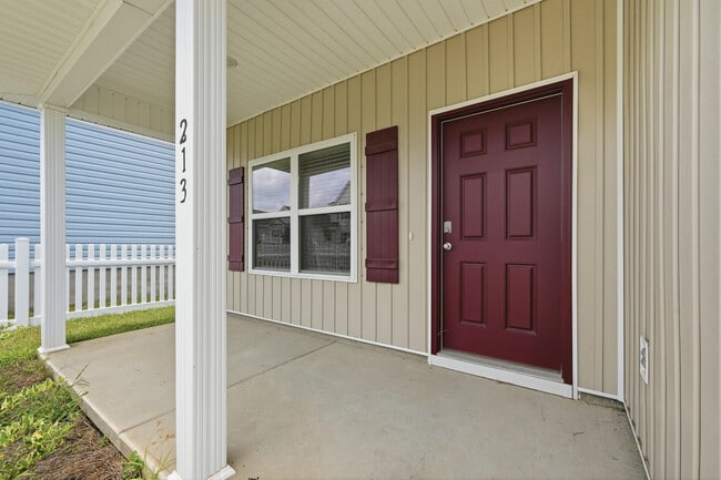 Photo - 213 Huckleberry St