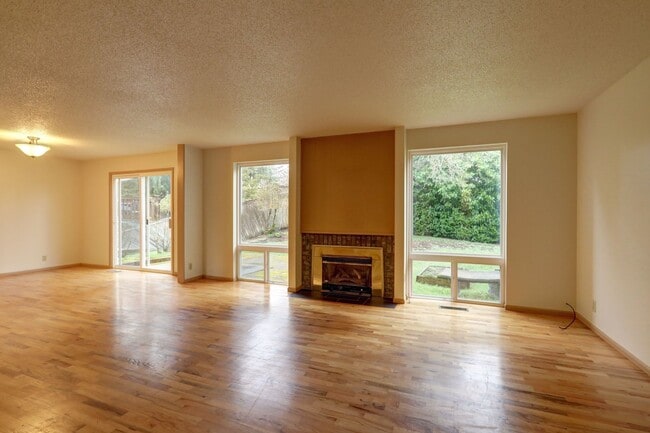 Photo - Bright spacious 4-bedroom 2.5 bath home in Bellevue