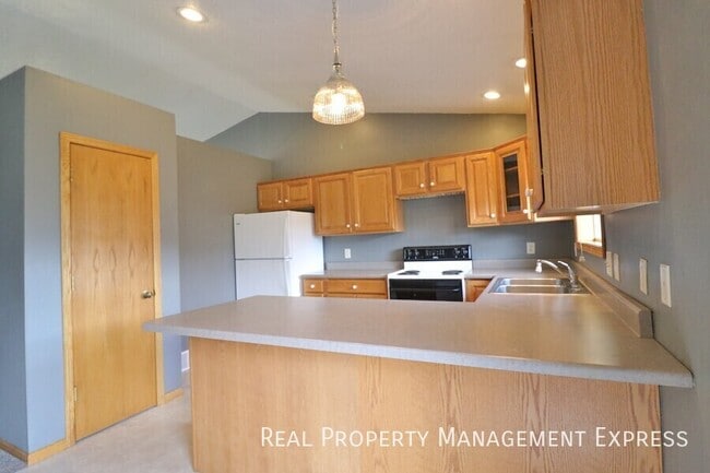 Photo - 3 Bed 2 Bath home with Double Garage