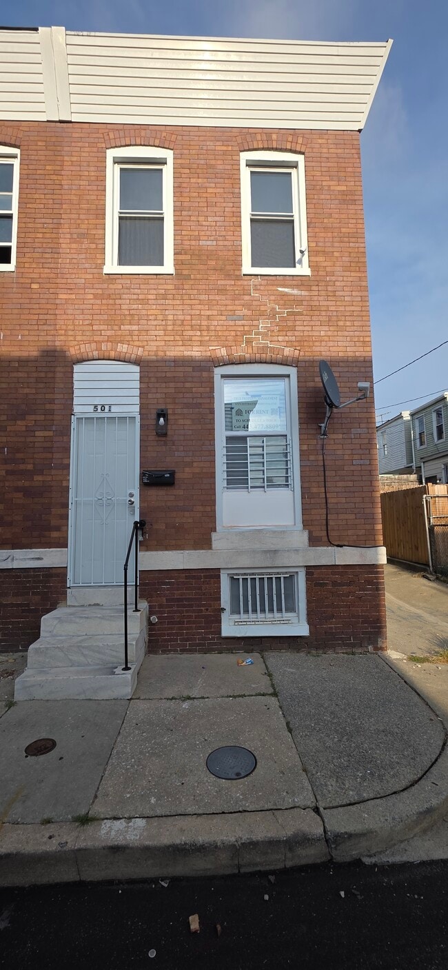 Building Photo - 501 N Streeper St
