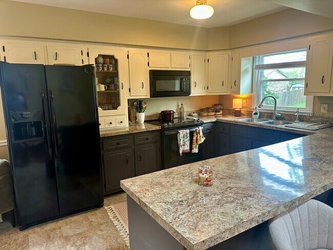 Photo - 1205 Woodbridge Dr