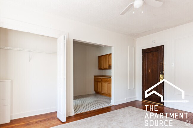 Building Photo - 4531 N Ashland Ave Unit 308 Rental