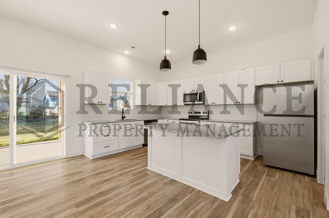 Photo - 737 Elmwood St