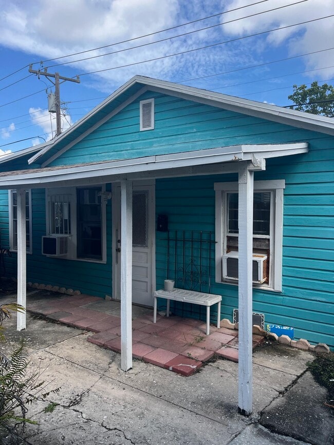 Building Photo - 415 41st St Rental