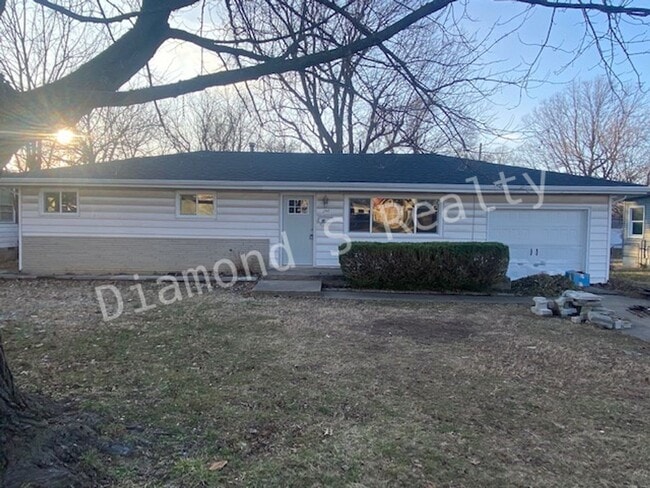 Building Photo - Cute 3-Bedroom Home Located Near Bass Pro!