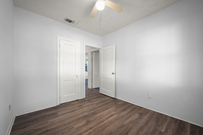 Photo - 1602 Wambolt St