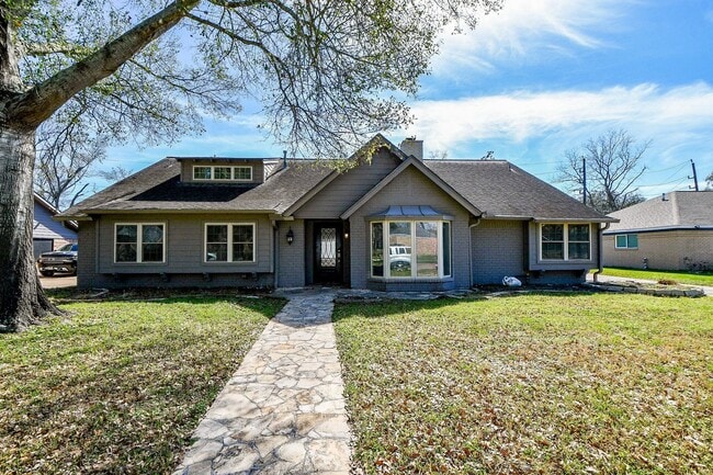 Building Photo - 15711 Pine Mountain Dr