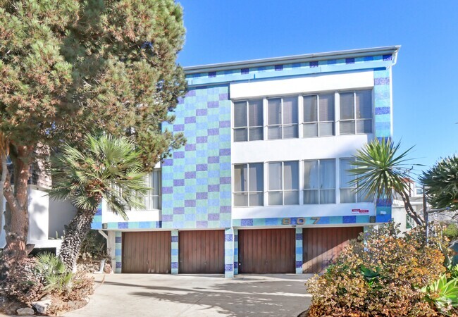 Building Photo - 807 5th Street in Santa Monica.  Steps to ... Rental