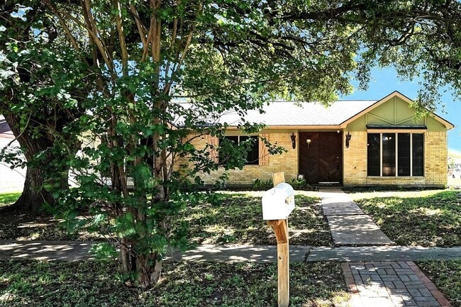 Building Photo - 9611 Huntington Hill Dr Rental