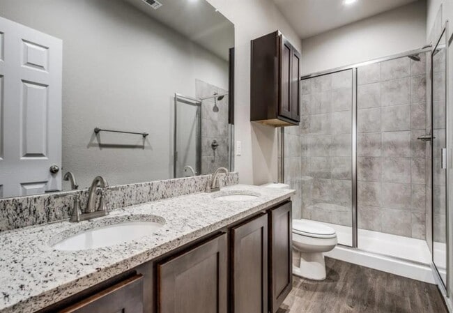 Photo - 1410 E Walnut St