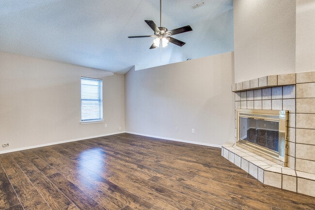 Photo - 3 Bedroom in Coppell - Large Trees and Fenced Yard