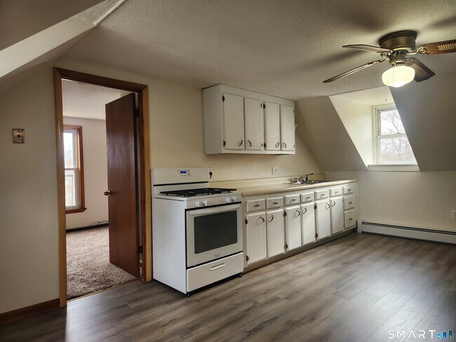 Building Photo - 9 Morrison St Unit 4