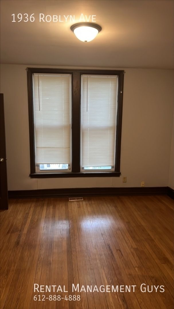 Photo - 1936/1938 Roblyn Ave Unit 1936