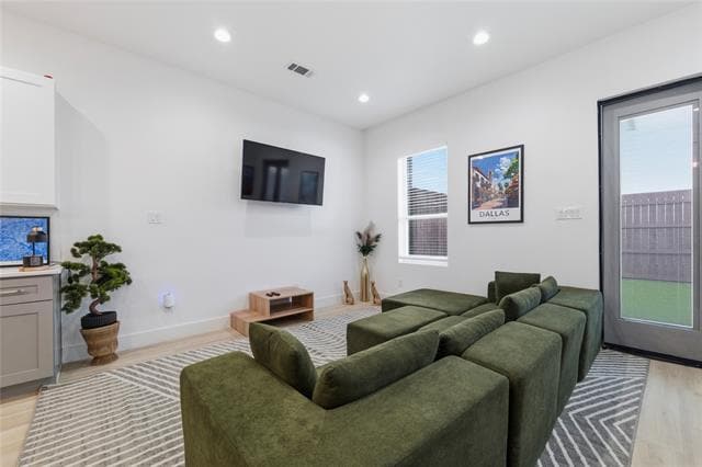 Photo - 2404 Merlin St