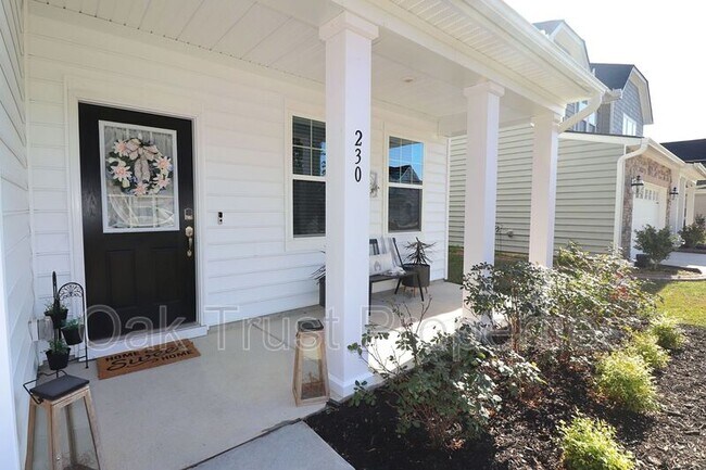 Photo - 230 Sugarberry Ln