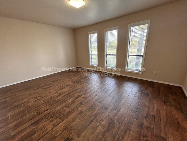 Photo - 9200 Rogers Ave