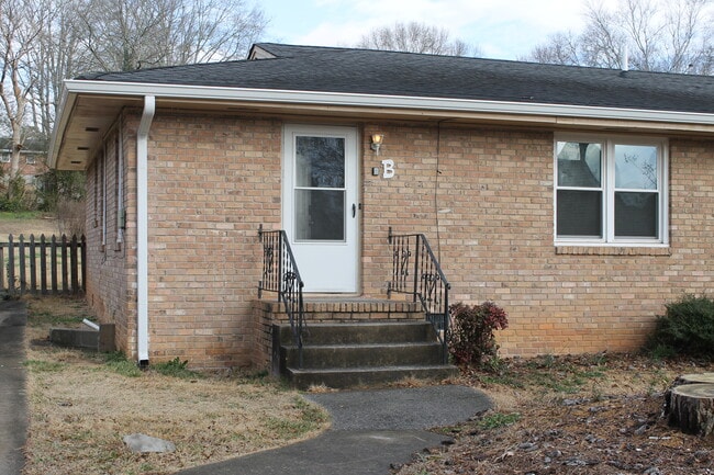 Building Photo - 756 Sunset Blvd SW Unit Suite B