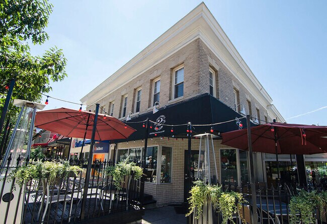 Bars and restaurants in Cathedral Heights