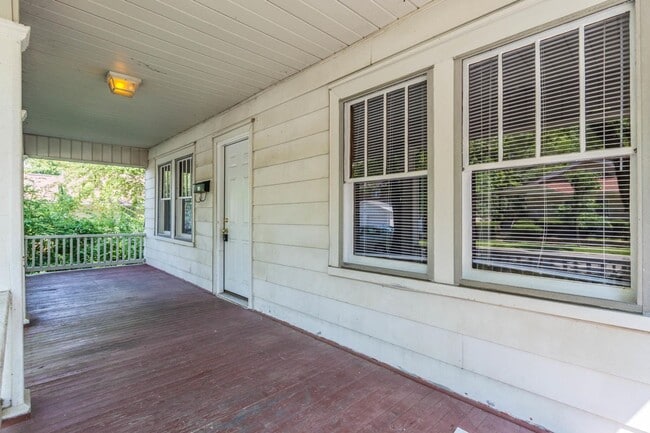 Photo - 209 E 12th St