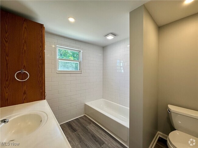 Building Photo - 19137 Westwood Dr Unit 2 Rental