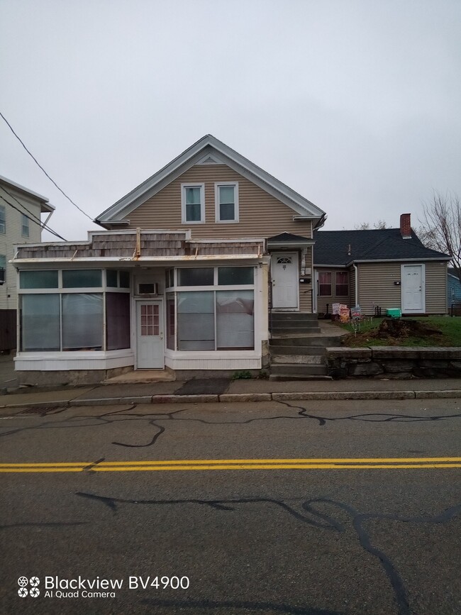 Building Photo - 107 School St Unit one Rental