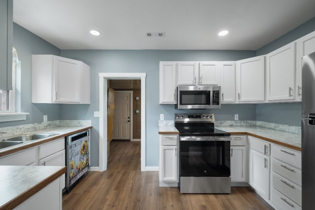 Building Photo - 2118 S Jackson Ave