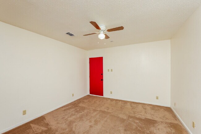 Photo - 534 Aspendale Dr