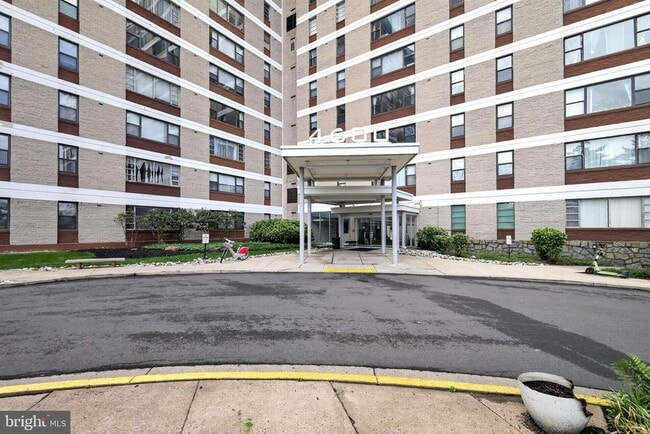 Building Photo - 4600 Duke St Unit 403