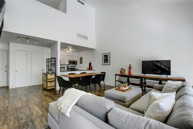 Photo - 1818 S Lakeshore Blvd