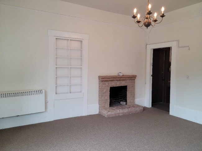 entrance. non working fireplace - 15 Throckmorton Ave Unidad 21 El Paseo