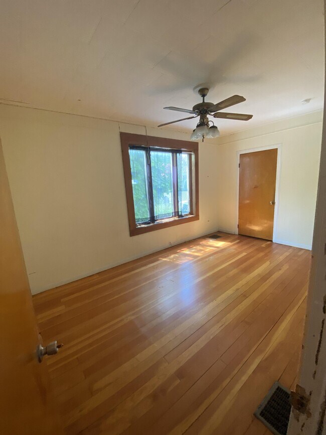 103 W 8th St