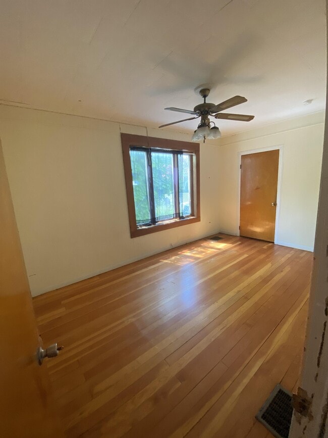 Photo - 103 W 8th St