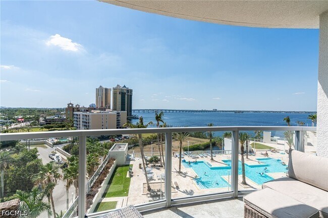3000 Oasis Grand Blvd Unit 801