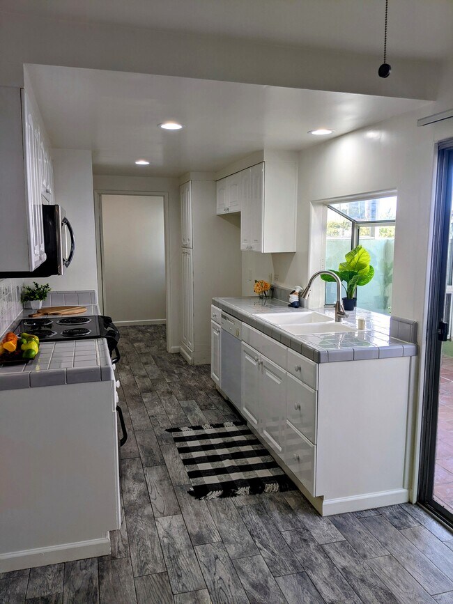 Photo - 22920 Maple Ave