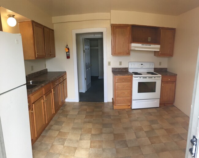 Kitchen-Unit3 - 61 N Jones St